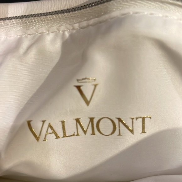 Brand New Valmont White Toiletry Zippered Pouch - Picture 11 of 12